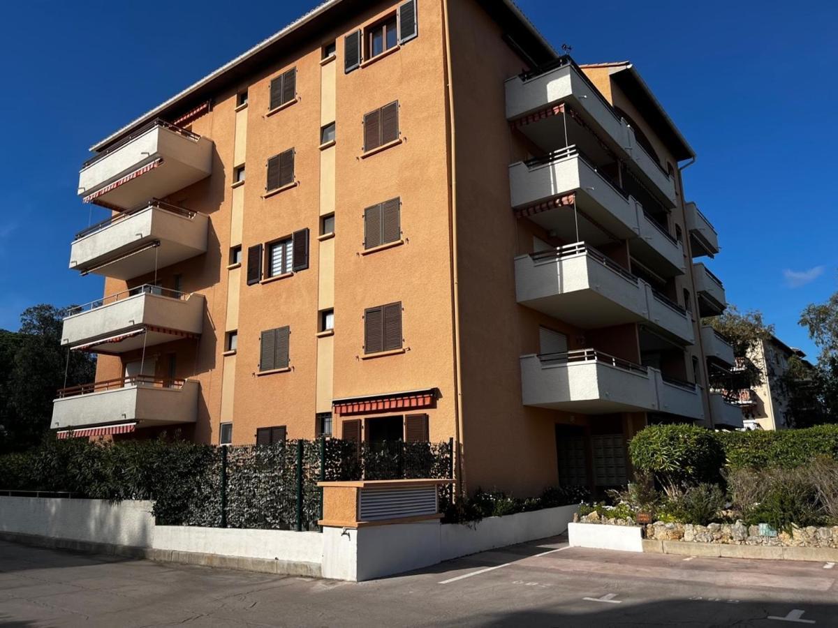Joli Studio Ensolleille Cavalaire-sur-Mer Exterior photo